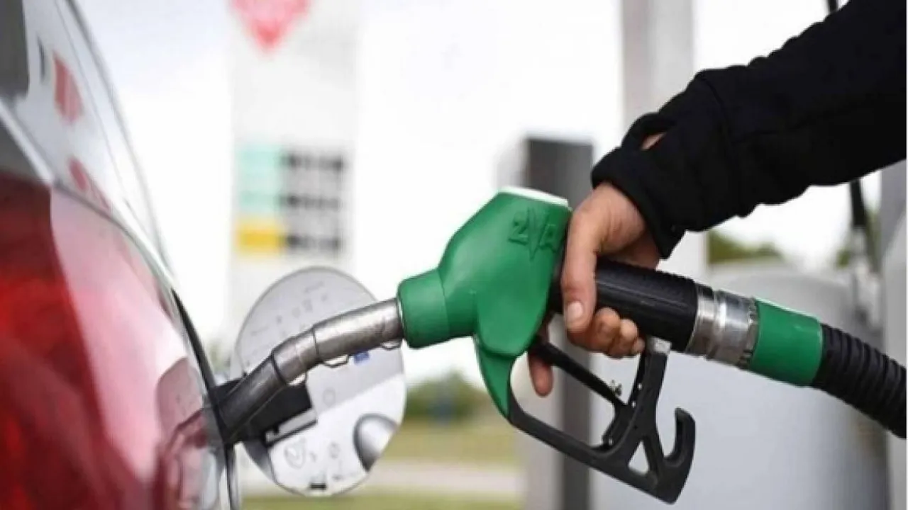 توقعات بصعود أسعار البنزين والديزل في الأسواق المحلية خلال الفترة المقبلة